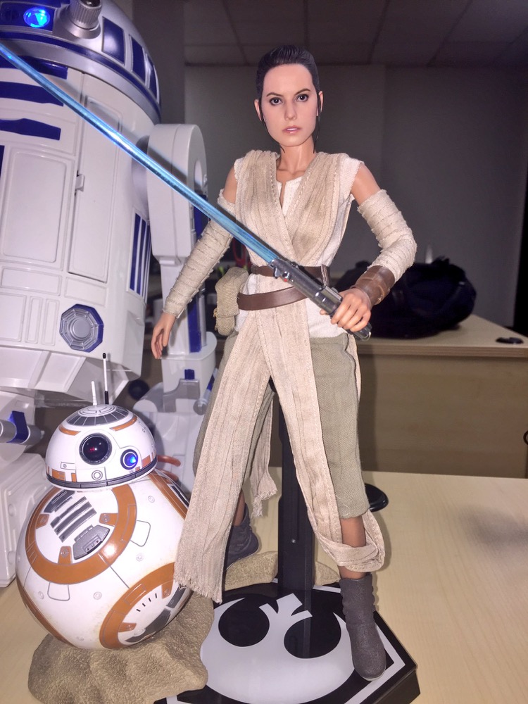 hot toys rey bb8